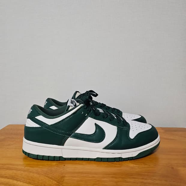 나이키 덩크 로우 바시티 그린 (Nike Dunk Low “Varsity