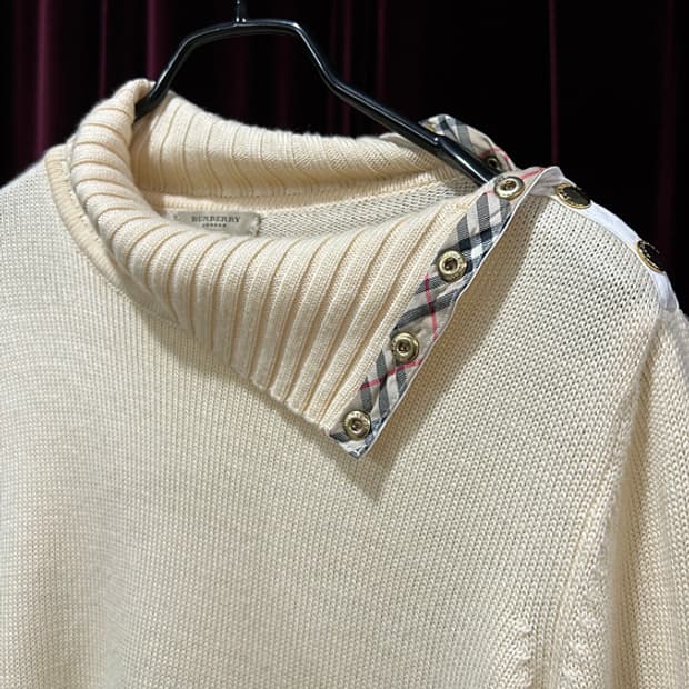 BURBERRY side button knit