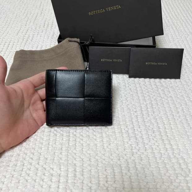 (크림판) 보테가베네타 맥시 반지갑 블랙