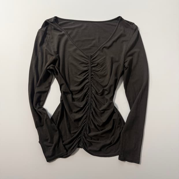 프론트 셔링 디테일 티