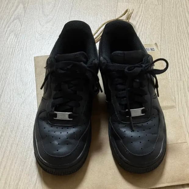 나이키 에어포스 올블랙 220 사이즈 