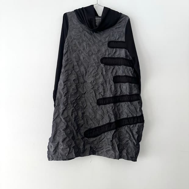 Plissé textured neck easy top & ops