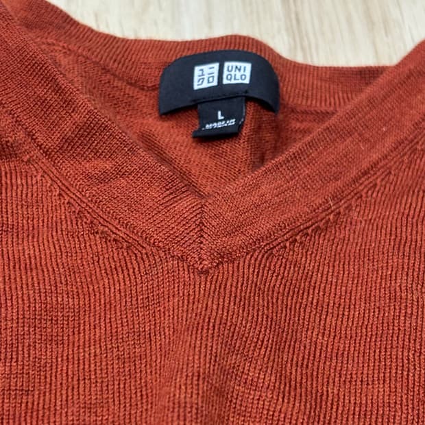 유니클로 브이넥 니트