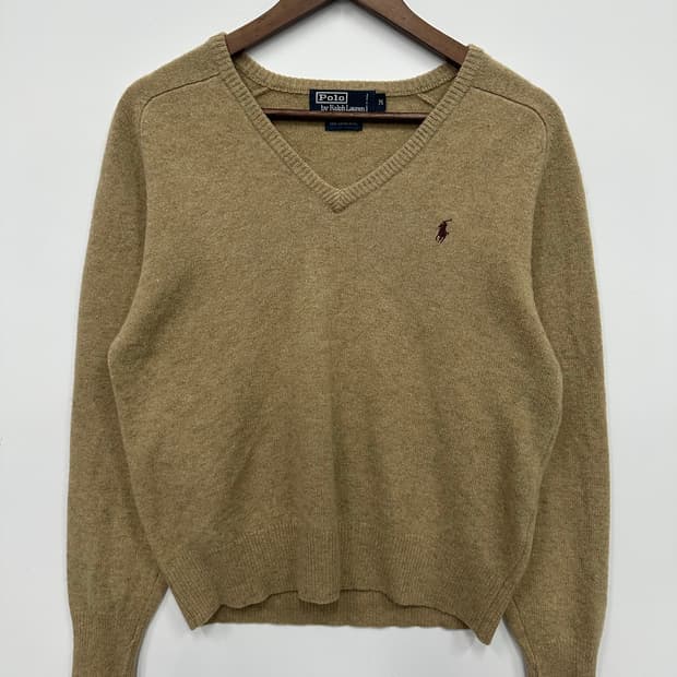 폴로 베이지 브이넥 니트 