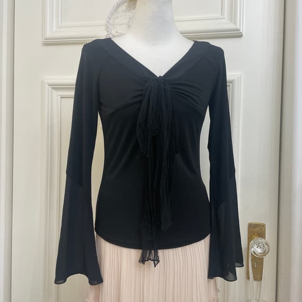 black shirring bow point span top