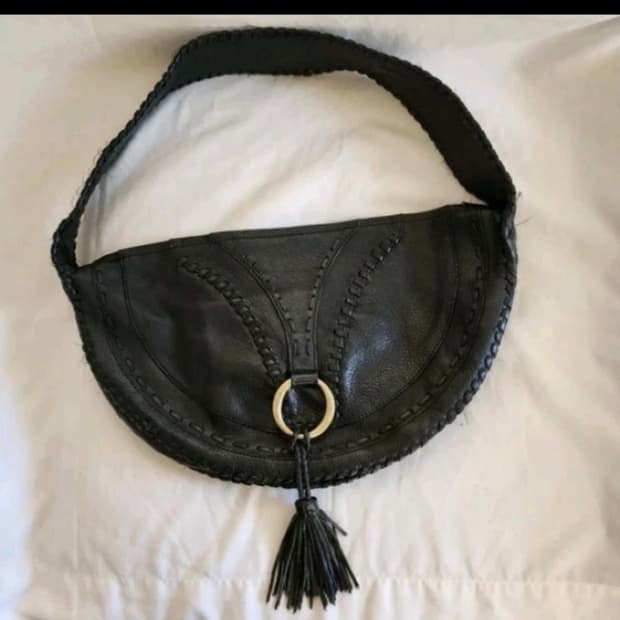 BCBGirl 갸루 Y2K 휩스티치 블랙 가죽가방 반달 숄더백 테슬