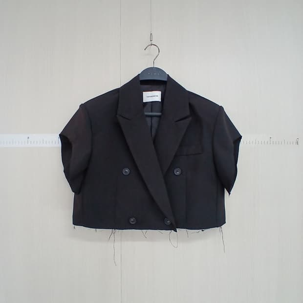 TOPDRESSING 크롭 반팔 자켓 블랙