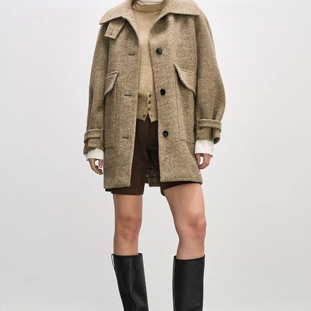 [한섬] 24FW 시스템 울 블렌드 헤링본 하프 코트