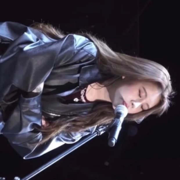 더와르 백예린 가죽자켓