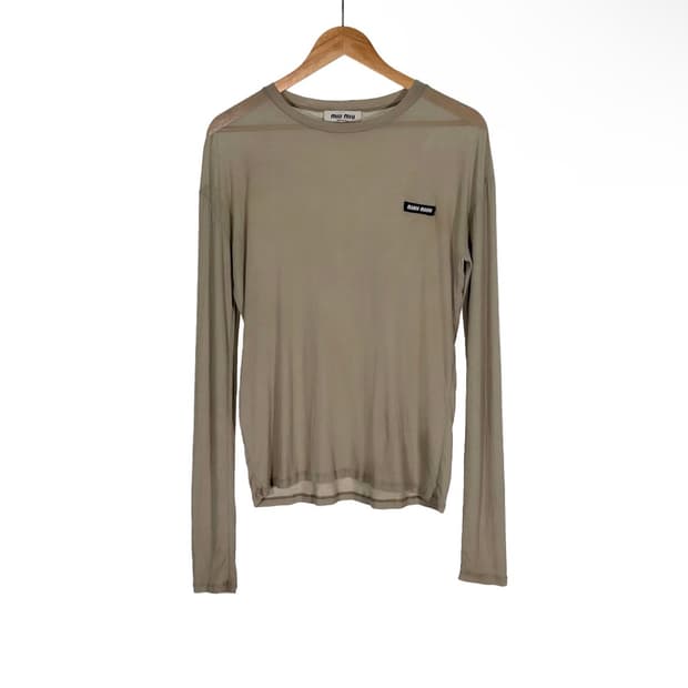 [S] 미우미우 여성 로고 패치 저지 긴팔 롱슬리브 티셔츠 퍼미스 스톤