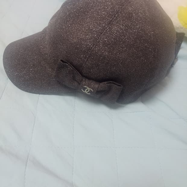 정품)급처상태좋음!샤넬 리본 로고 캡 모자 국내 두점 입고