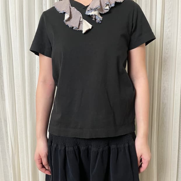 꼼데가르송 체크 러플 넥라인 v넥 티셔츠 comme des garcons