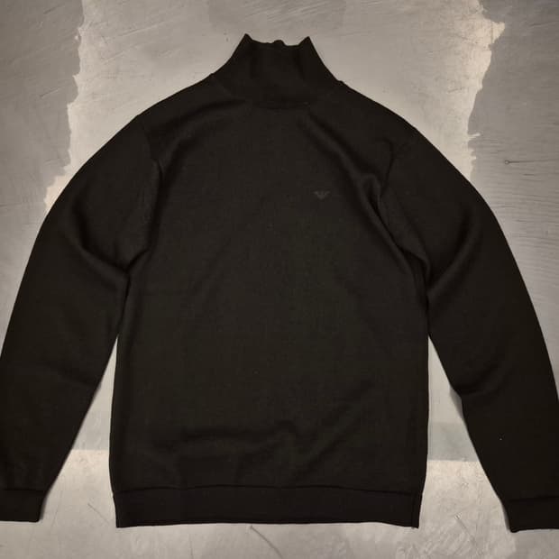 엠포리오 아르마니 터틀넥 니트