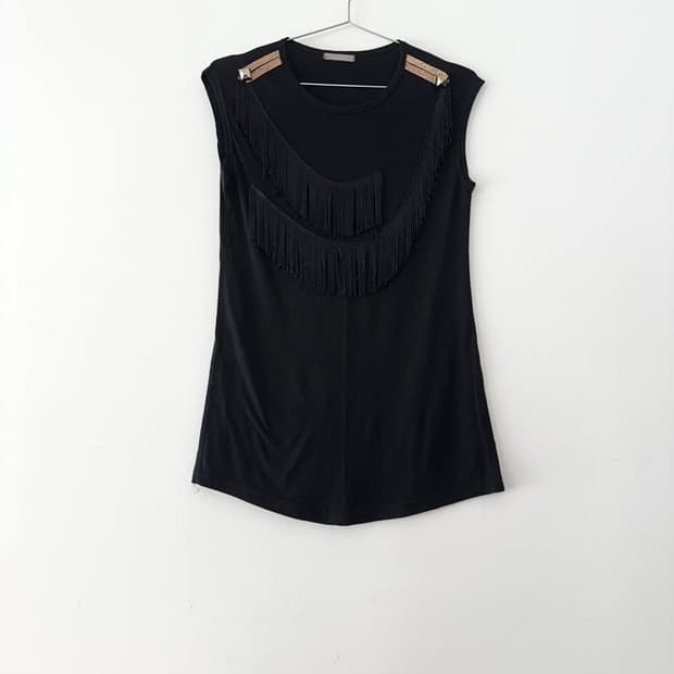 Epaulet tab sleeve / black