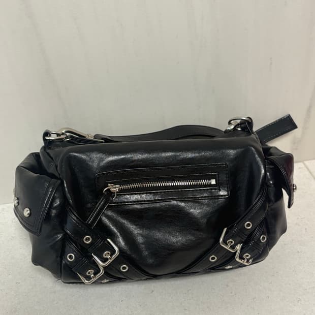 다이닛 STUD POCKET BAG IN BLACK