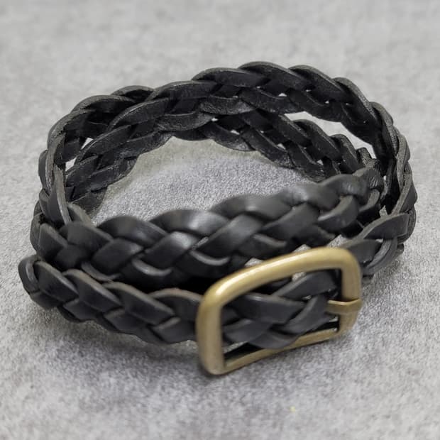 남녀공용
vintage leather bracelet 
유니크한 디자인^