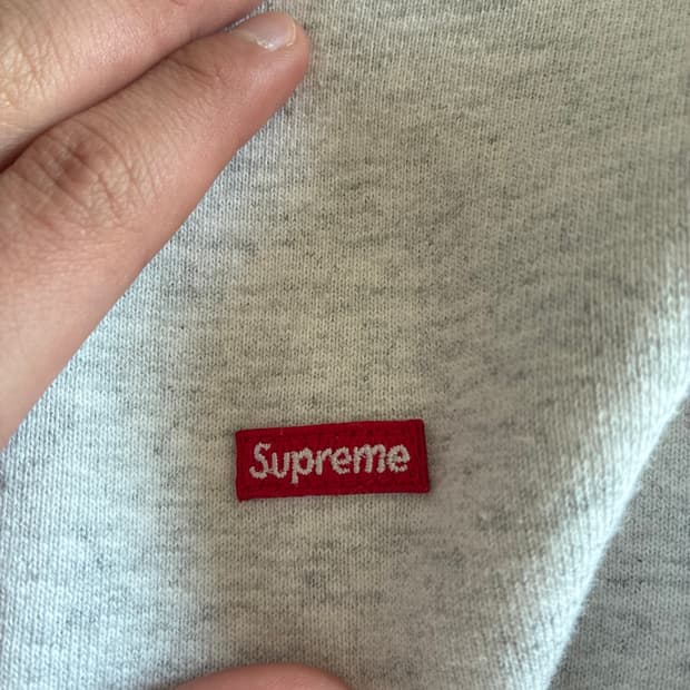 슈프림 스몰 박스 래글런 크루넥 헤더 그레이 - 24SS 입니다