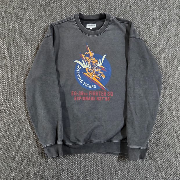 에스피오나지 플라잉타이거 피그먼트 맨투맨 스웻셔츠

