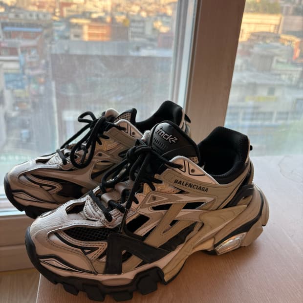 발렌시아가 트랙2 스니커즈 아이보리/블랙 (230-235mm)