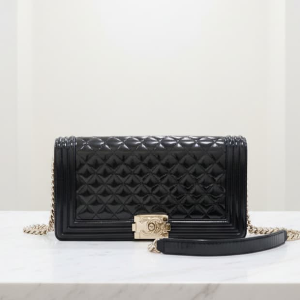 샤넬 보이백 라지 블랙 페이턴트 금장 22번대 정품감정서