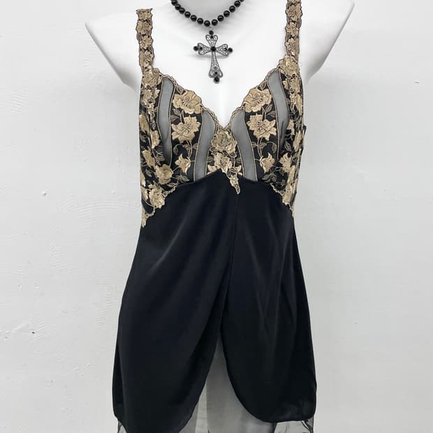 블랙 로즈 자수 슬립