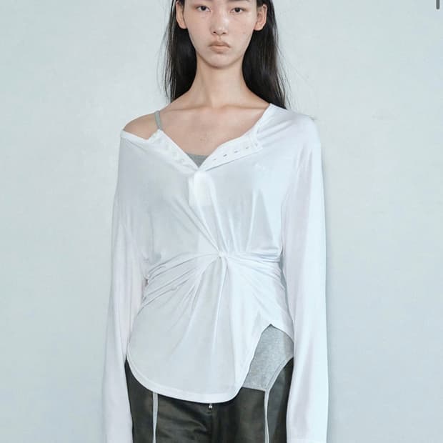 세릭 Button Henley Neck Top _ White