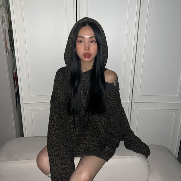 미스테리어스호텔 오프숄더 후디 레오파드