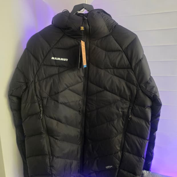 마무트 스위스 명품패딩 새상품 xl （블랙)