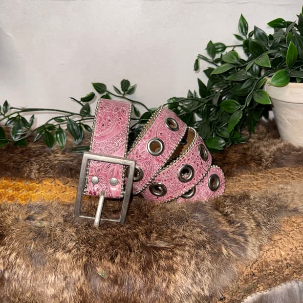 Pink ethnic paisley pattern punching 벨트