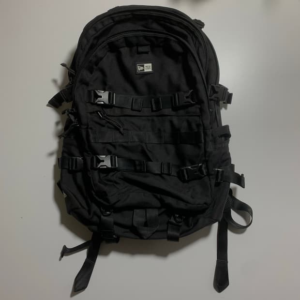 뉴에라 블랙 백팩