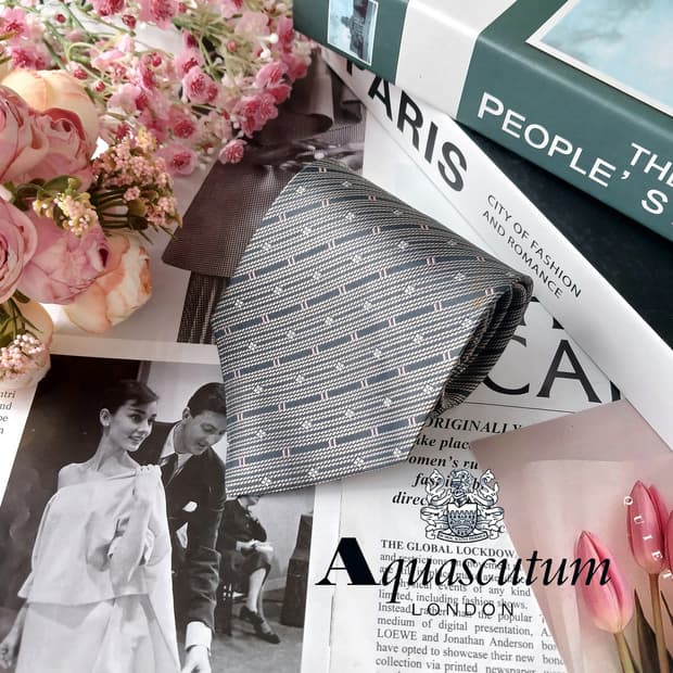 아쿠아스큐텀 실크 실버 패턴 넥타이 9.7cm B등급 e784
