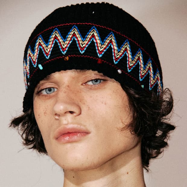 에씰미 에스닉 젬스톤 와치 캡 비니