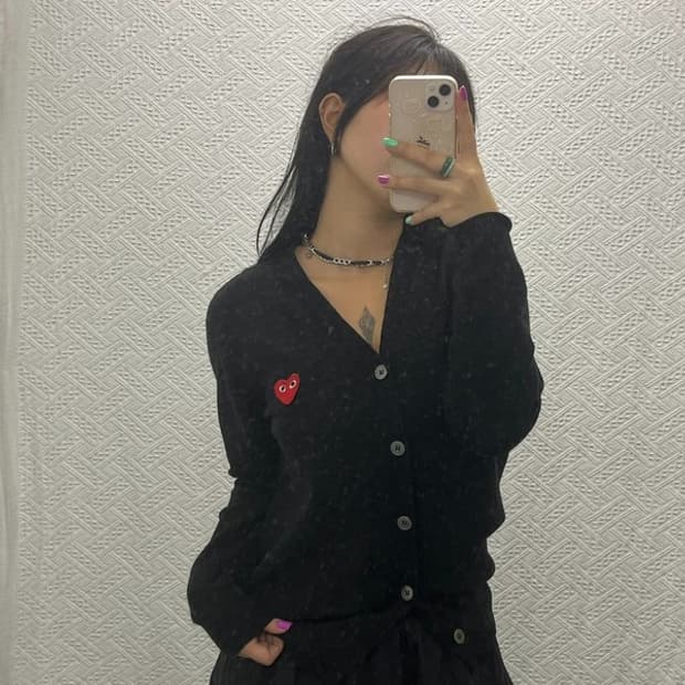 꼼데가르송 베이직 모던 하트 와펜 가디건 L C06557