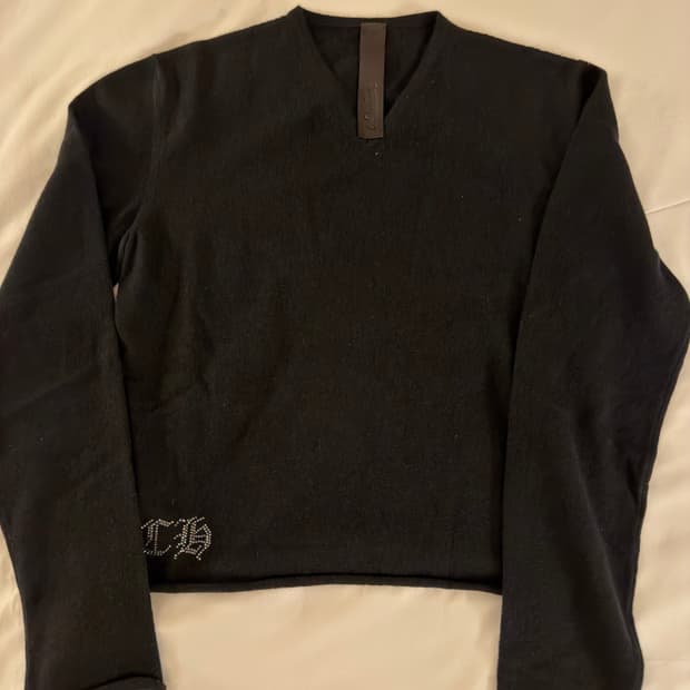 크롬하츠 캐시미어 크로스 비즈 자수 브이넥 니트