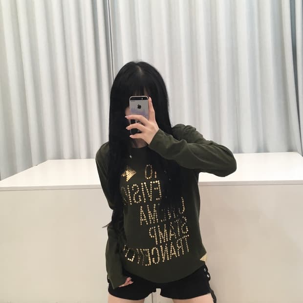 빈티지 카키 골드 레터링 롱슬리브