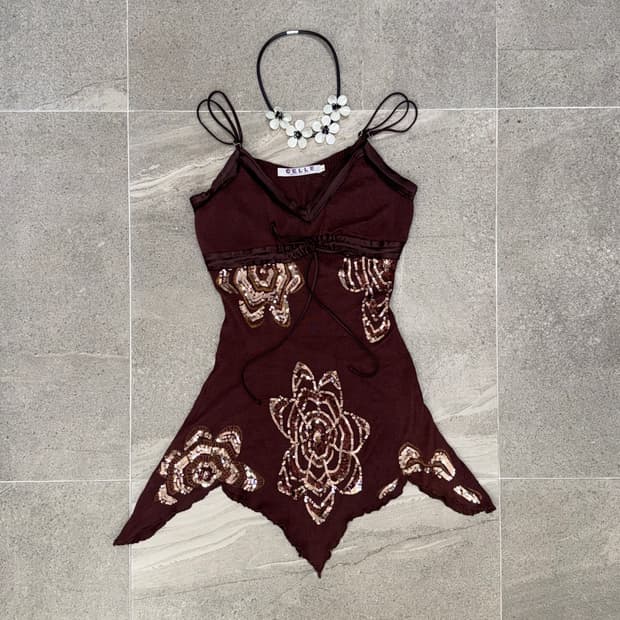 Dark brown oriental spangled flower ops