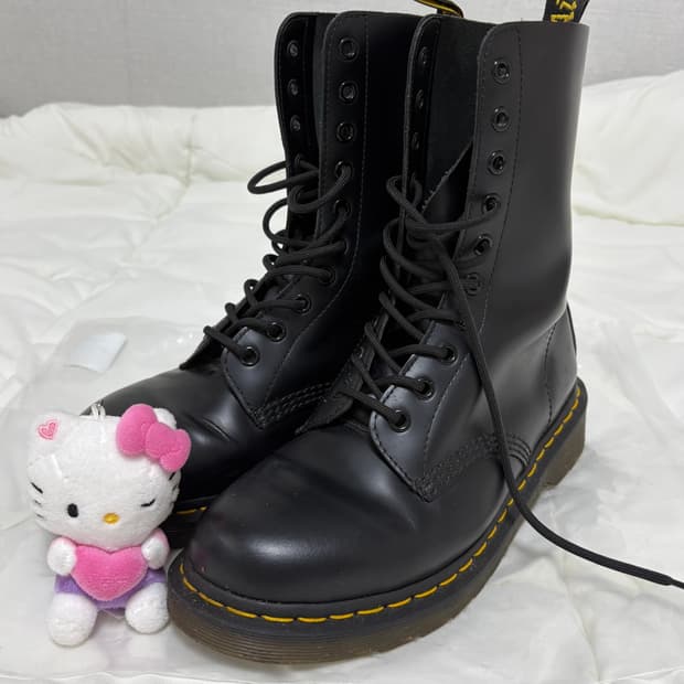 거의새것)닥터마틴 10홀 250