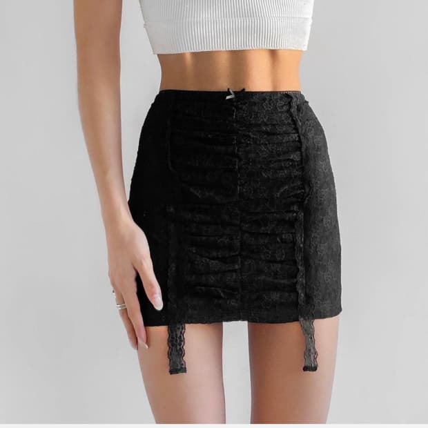 얼반아웃피터스 가터벨트 레이스 미니스커트