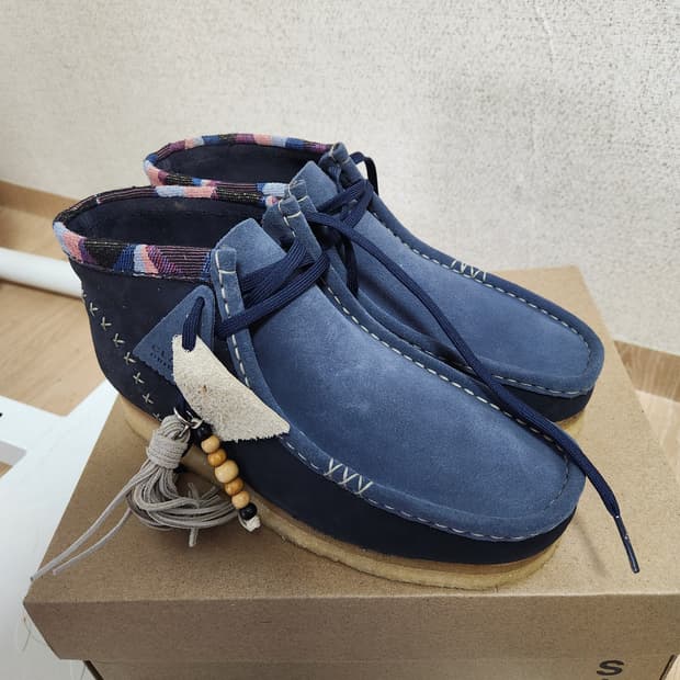 클락스 END 콜라보 왈라비부츠 250사이즈