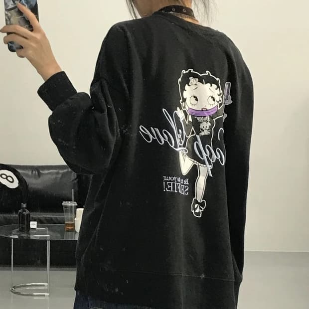 베티붑 후면 프린팅 맨투맨