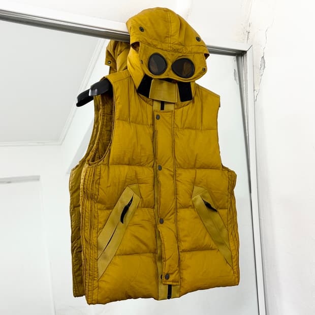 CP 컴퍼니 덕다운 나일론 패딩 조끼