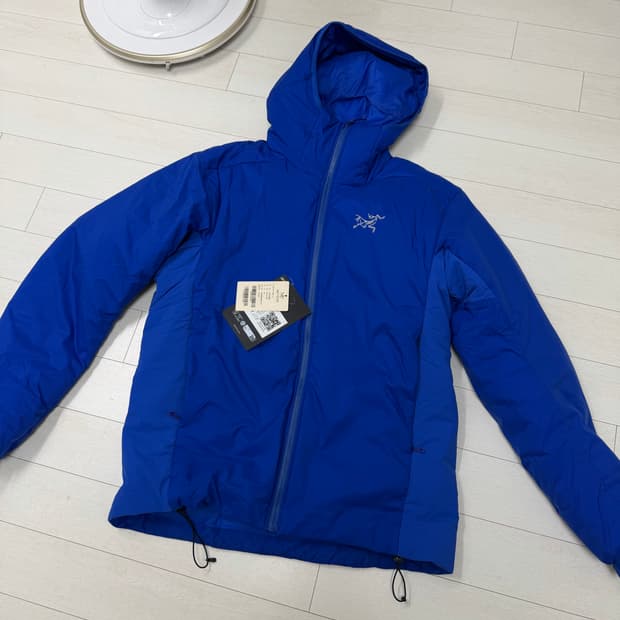 아크테릭스 아톰 sv M 사이즈  상태 9.3/10  가격텍까지 있어서 