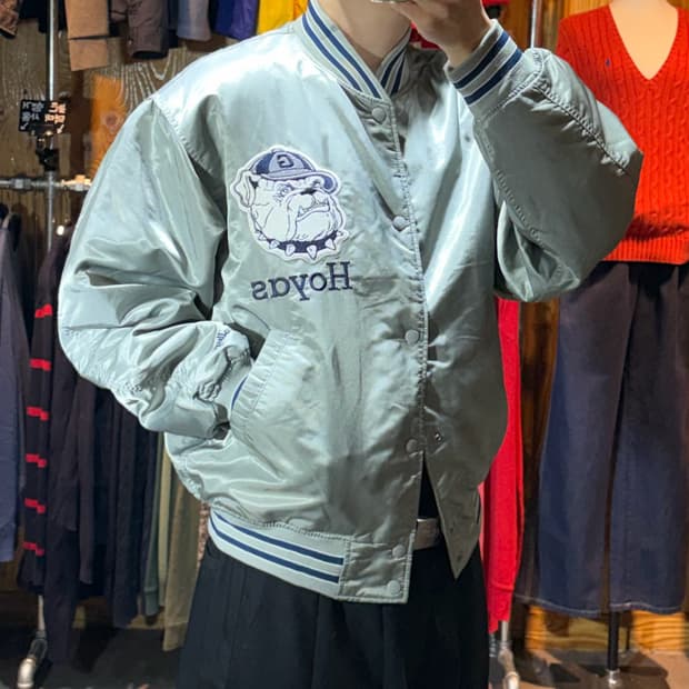 L U.S. College Hoyas 불독패치 사틴 실버 블루종