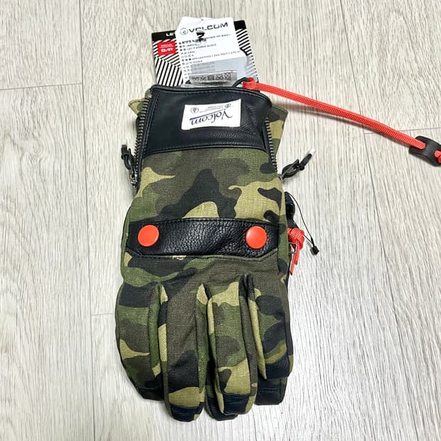 🧤 [VOLCOM 볼컴] LET IT STORM GLOVE 레릿잇스톰 