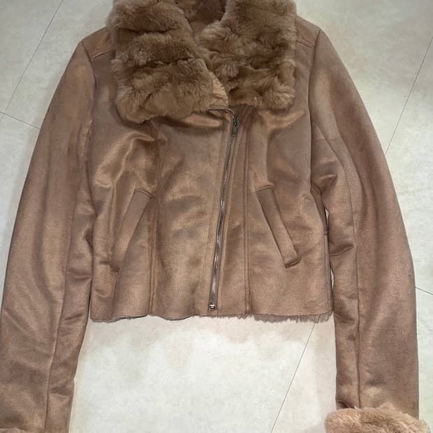 베이지 무스탕 / 브라운 자켓