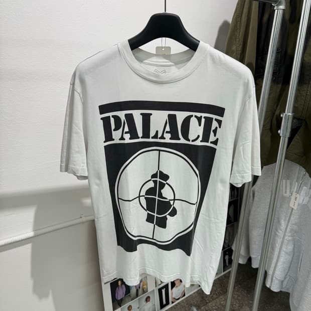 [M] palace public enemy tee
