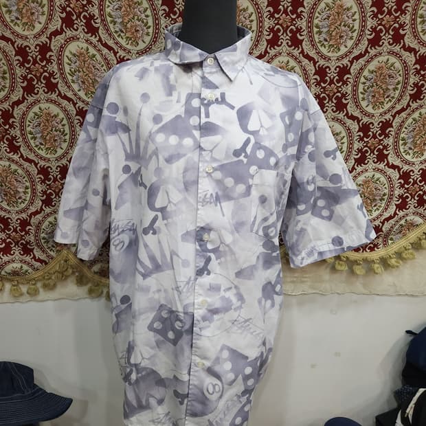 스투시 어센틱 8볼 왕관 나염 반팔 셔츠

