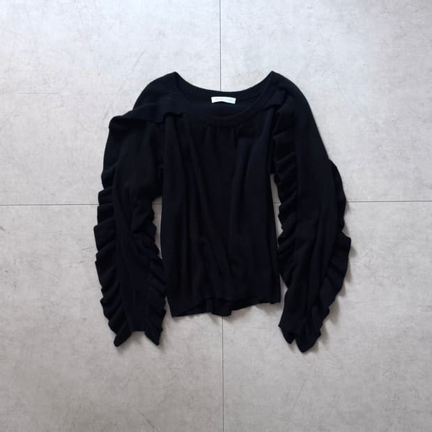 끌로에 프릴디테일 니트