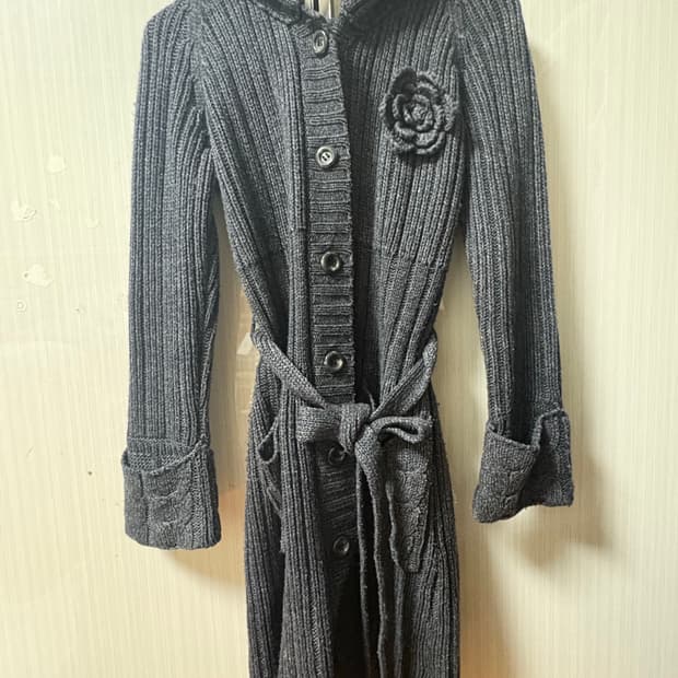gallery visconti 회색 브로치 가디건