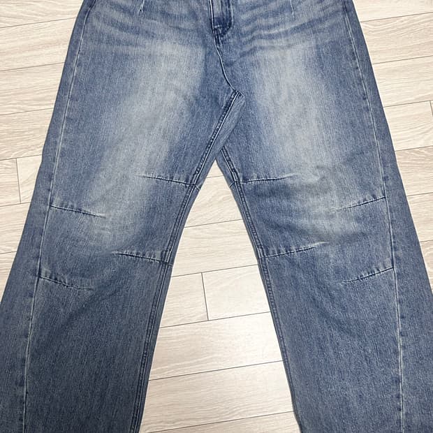 999휴머니티 AV PLEATS DENIM PANTS (NEB BLUE)